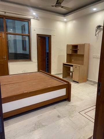 Bedroom in 3 BHK Independent House at Tulip Mall, Sector 46 – for Rent
