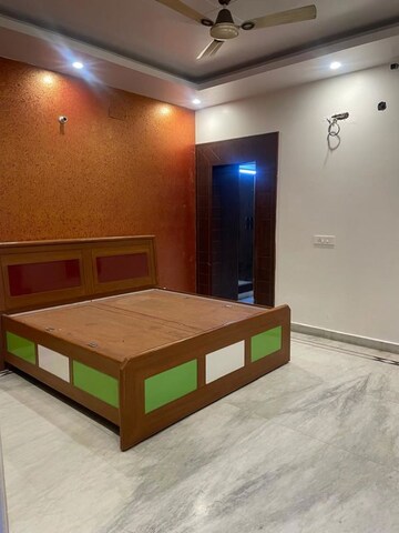 Bedroom in 3 BHK Independent House at Tulip Mall, Sector 46 – for Rent