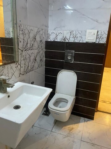 Bathroom in 3 BHK Independent House at Tulip Mall, Sector 46 – for Rent