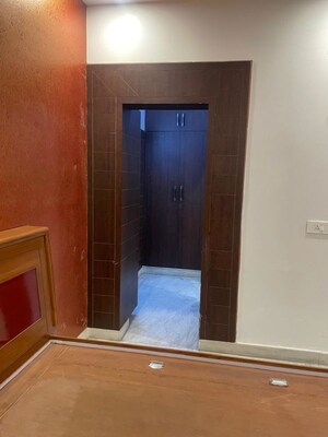 Room in 3 BHK Independent House at Tulip Mall, Sector 46 – for Rent