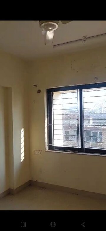Room in 2 BHK Apartment at K Raheja Palm Spring, Malad West – for Rent