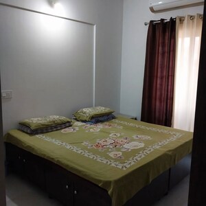Bedroom in 2 BHK Apartment at Karve Nagar – for Rent
