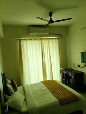 Bedroom in 4 BHK Apartment at Raj Grandeur, Powai – for Rent
