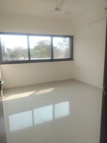 Room in 2 BHK Apartment at Amanora Elivate Tower, Hadapsar – for Rent