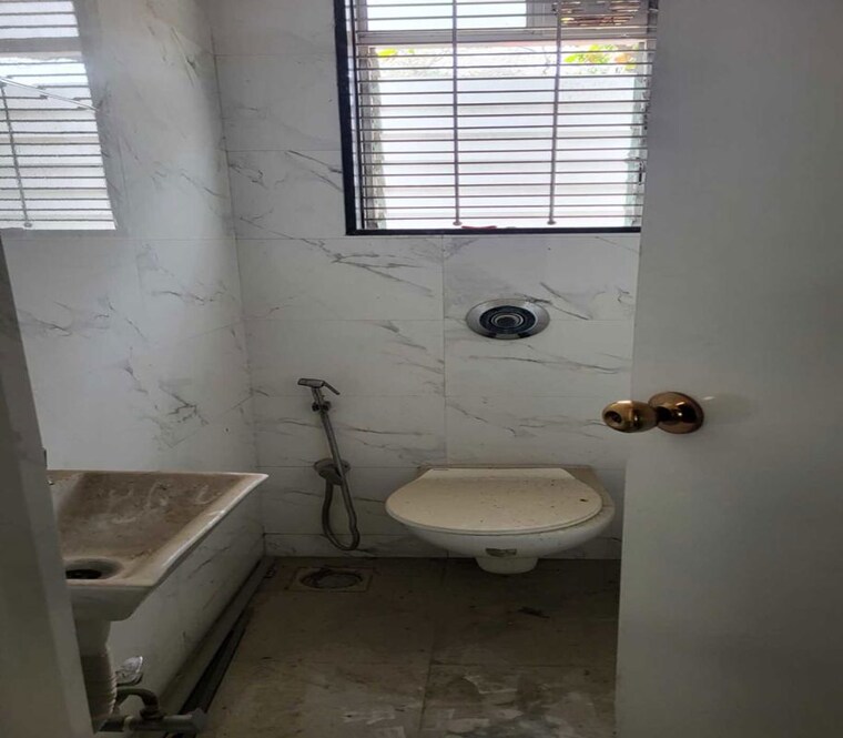 Bathroom, matunga east Commercial Shop 760 Sq.Ft. In Matunga East Mumbai 9995324