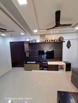 Team Area in 3 BHK Apartment at Kamala Shakti Enclave, Malad West – for Rent