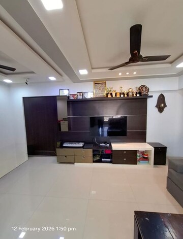 Team Area in 3 BHK Apartment at Kamala Shakti Enclave, Malad West – for Rent