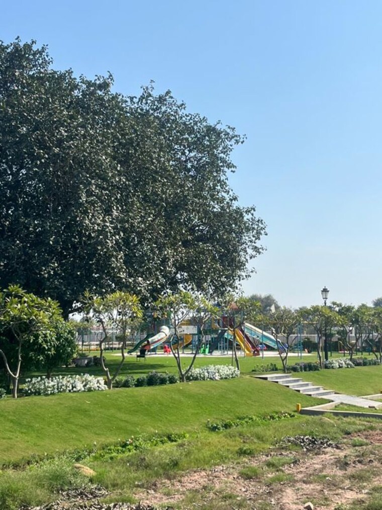 Garden, ashiana-mulberry 3.5 Bedroom 2100 Sq.Ft. Apartment In Sohna Sector 2 Gurgaon 9995362