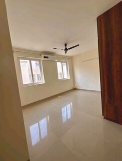 4 BHK + Extra Room Apartment For Rent in Emaar Emerald Floors Premier