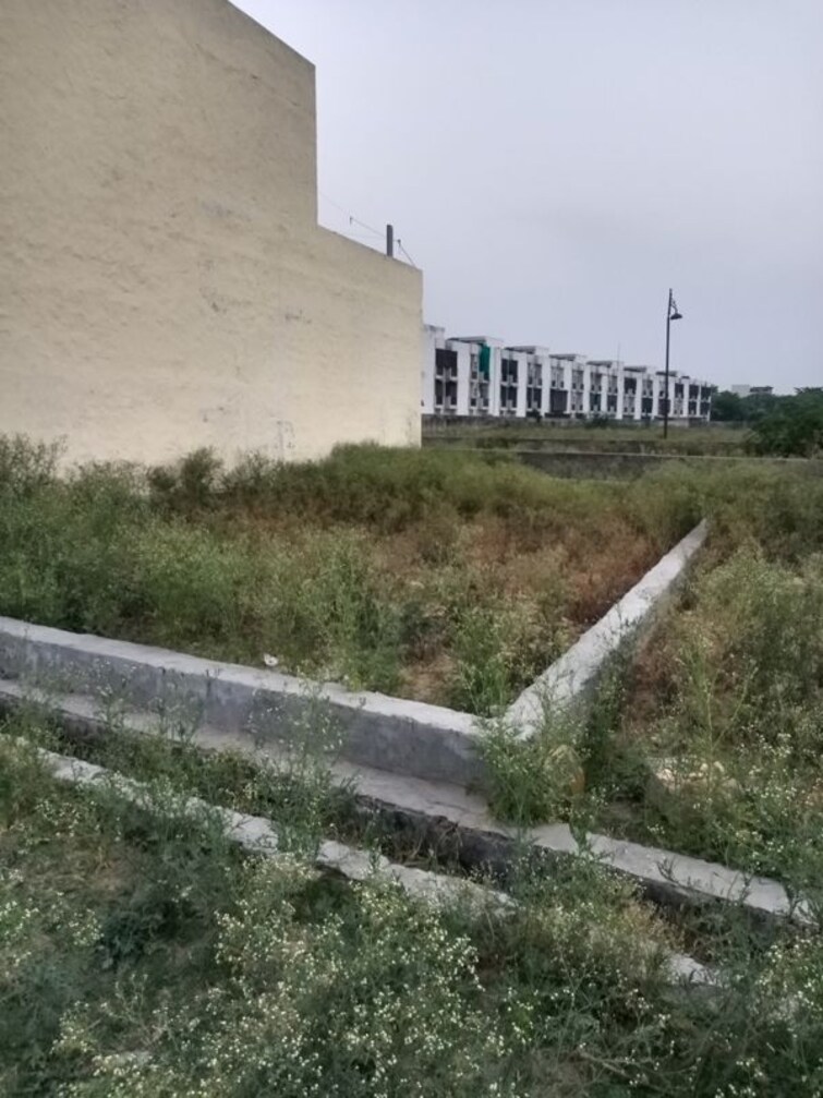 undefined, lal kuan  180 Sq.Yd. Plot In Lal Kuan Ghaziabad 9995377