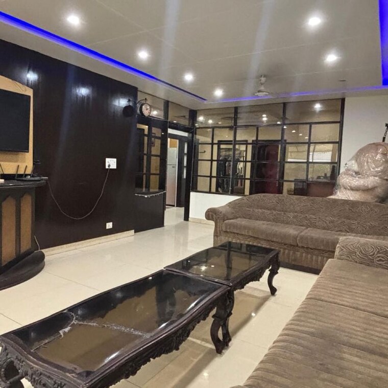 Gym, malviya nagar 3 Bedroom 2000 Sq.Ft. Builder Floor In Malviya Nagar Delhi 9995403