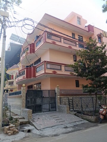 6+ BHK Independent House For Sale in RWA Apartments Sector 50, Sector 50