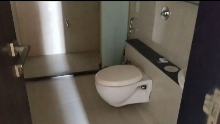 Bathroom, satellite-royale 2 Bedroom 850 Sq.Ft. Apartment In Goregaon East Mumbai 9995427