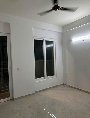 Room in 3 BHK Apartment at Smart World Orchard, Sector 61 – for Rent