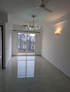 3 BHK + Extra Room Apartment For Rent in Smart World Orchard