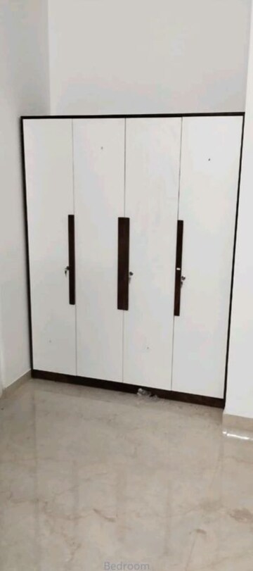 Room in 3 BHK Apartment at Smart World Orchard, Sector 61 – for Rent