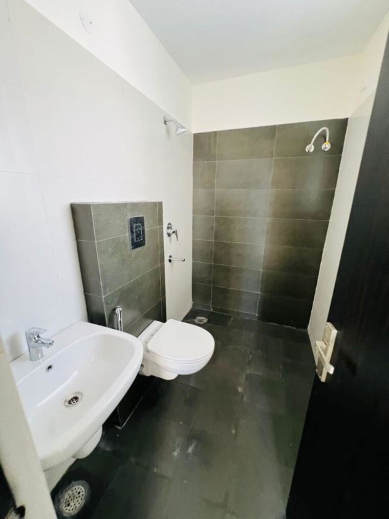 Bathroom, barnala-green-lotus-avenue 3 Bedroom 1730 Sq.Ft. Apartment In Ambala Highway Zirakpur 9995449
