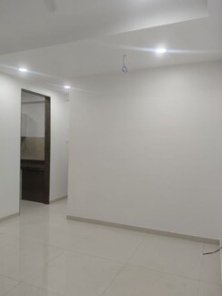 2 BHK + Servant Room Apartment For Rent in Sunteck Avenue 2