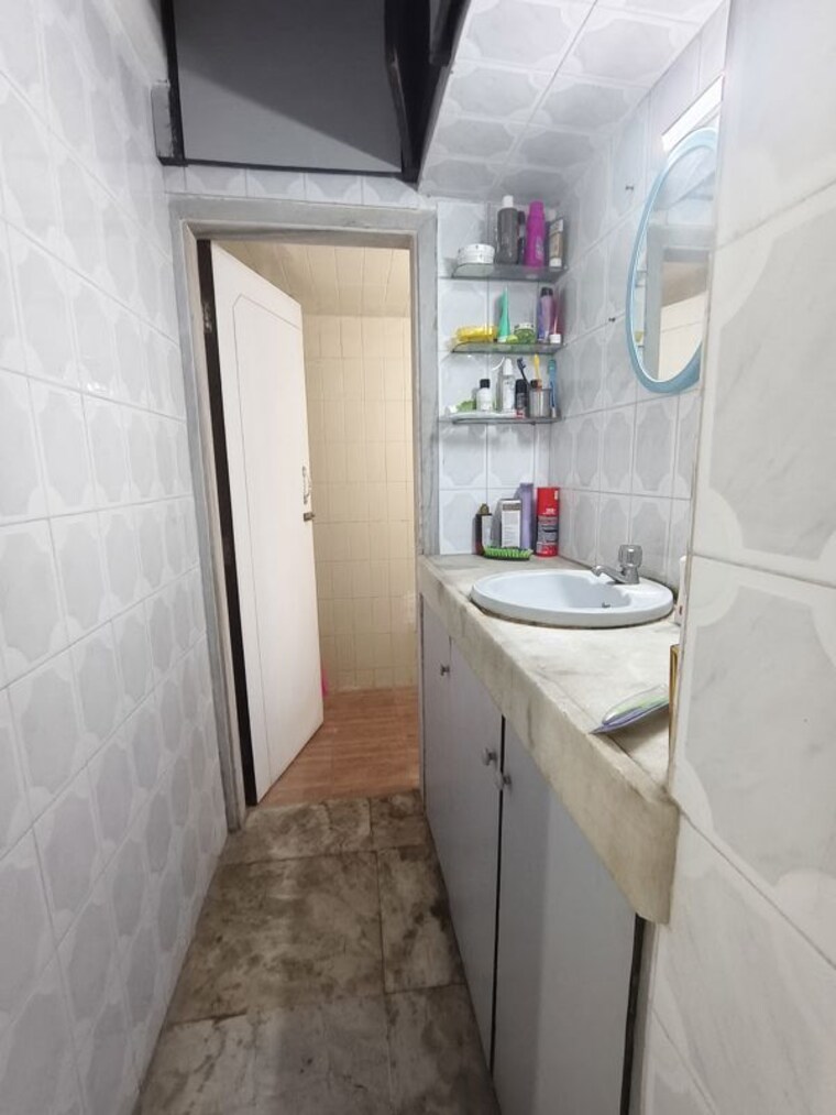 Bathroom, borivali west 2 Bedroom 600 Sq.Ft. Apartment In Borivali West Mumbai 9994019