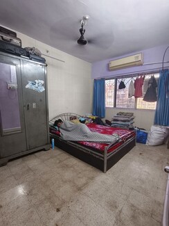 2 BHK + Extra Room Apartment For Rent in Borivali West