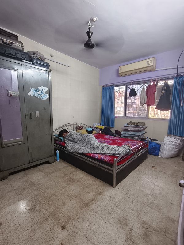 2 BHK + Extra Room Apartment For Rent in Borivali West