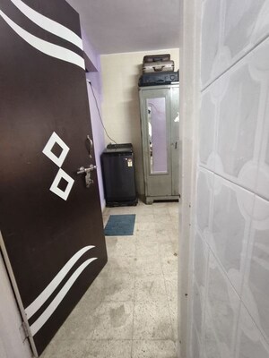 Furnished Amenities in 2 BHK Apartment at Borivali West – for Rent