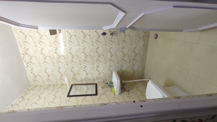 Bathroom, old rajinder nagar 3 Bedroom 900 Sq.Ft. Builder Floor In Old Rajinder Nagar Delhi 9995498