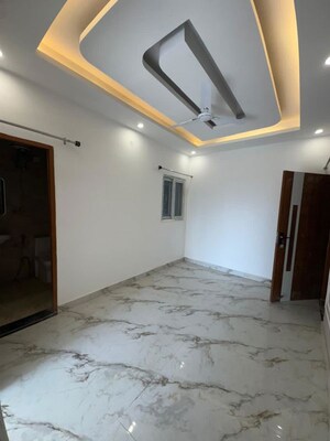 Room in 2 BHK Builder Floor at Aamwala – for Rent