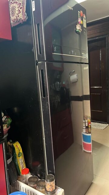 Furnished Amenities in 2 BHK Apartment at K Raheja Heights, Malad East – for Rent