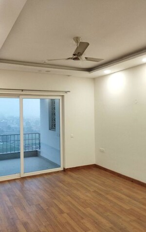 Room in 3 BHK Apartment at 3C Lotus 300, Sector 107 – for Rent