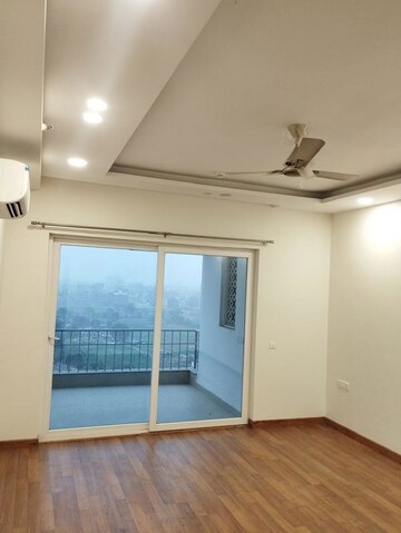 Room in 3 BHK Apartment at 3C Lotus 300, Sector 107 – for Rent