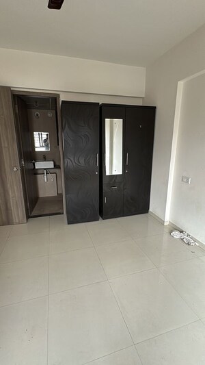 Room in 2 BHK Apartment at Kohinoor Coral Phase 3, Hinjewadi – for Rent