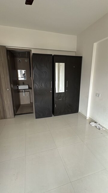 Room in 2 BHK Apartment at Kohinoor Coral Phase 3, Hinjewadi – for Rent