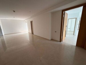 Room in 4 BHK Apartment at Rustomjee Crown, Prabhadevi – for Rent