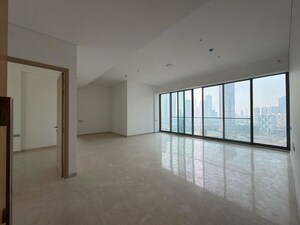 Room in 4 BHK Apartment at Rustomjee Crown, Prabhadevi – for Rent