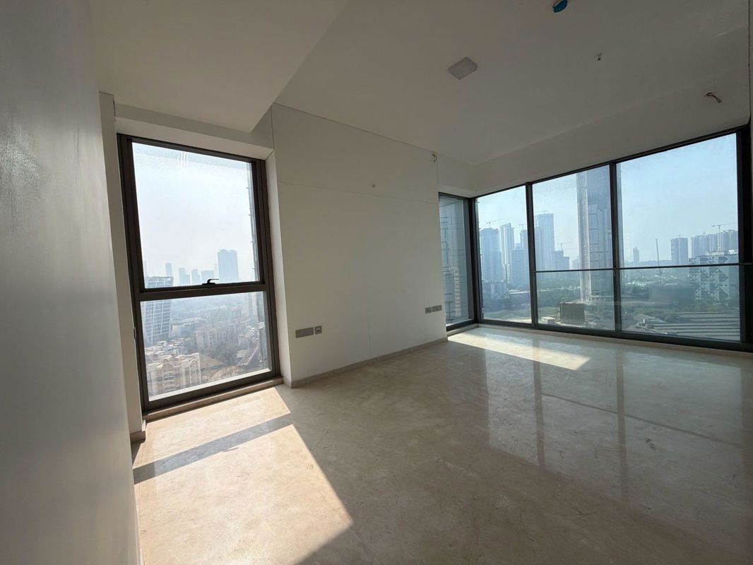 4 BHK + Pooja Room Apartment For Rent in Rustomjee Crown
