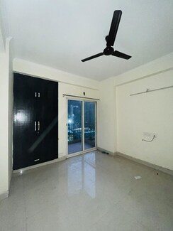 1 BHK Apartment For Rent in Maxblis Grand Kingston
