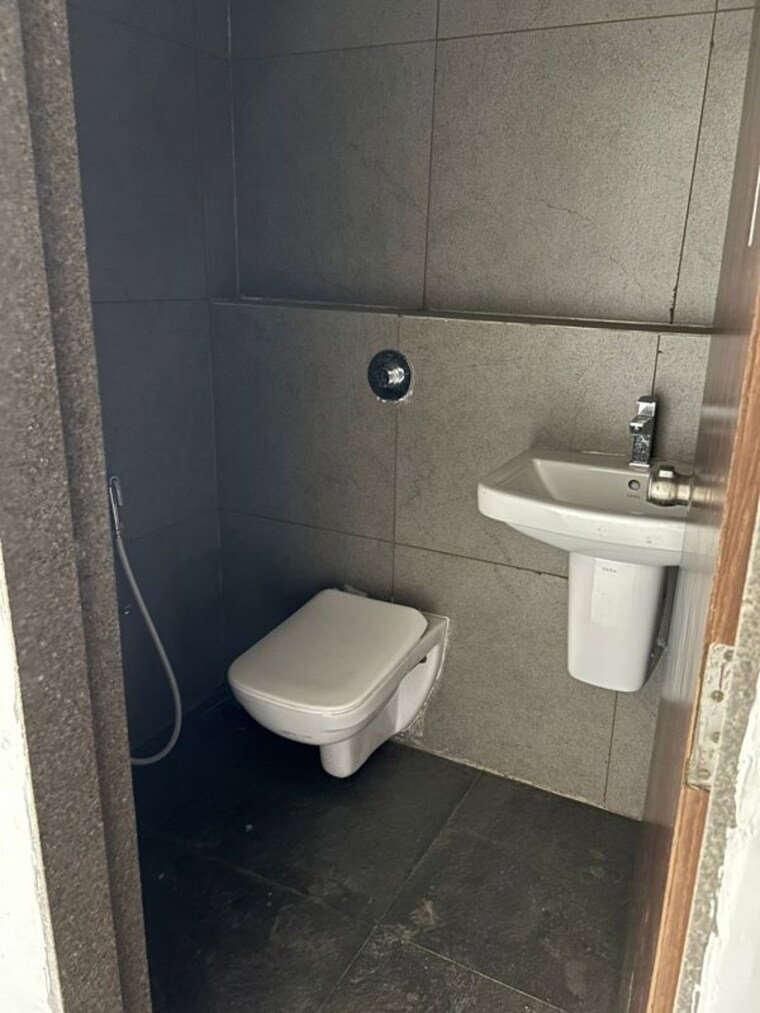 Bathroom, savaliya-krish-cubical Commercial Office Space 1037 Sq.Ft. In Thaltej Ahmedabad 9995691