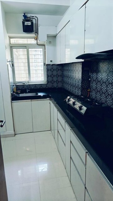 2 BHK Apartment For Rent in Lodha Amara, Kolshet Road