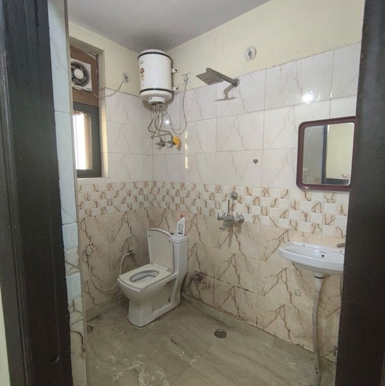 Bathroom, rwa-residential-society 1 Bedroom 100 Sq.Yd. Builder Floor In Mohyal Colony Gurgaon 9995772