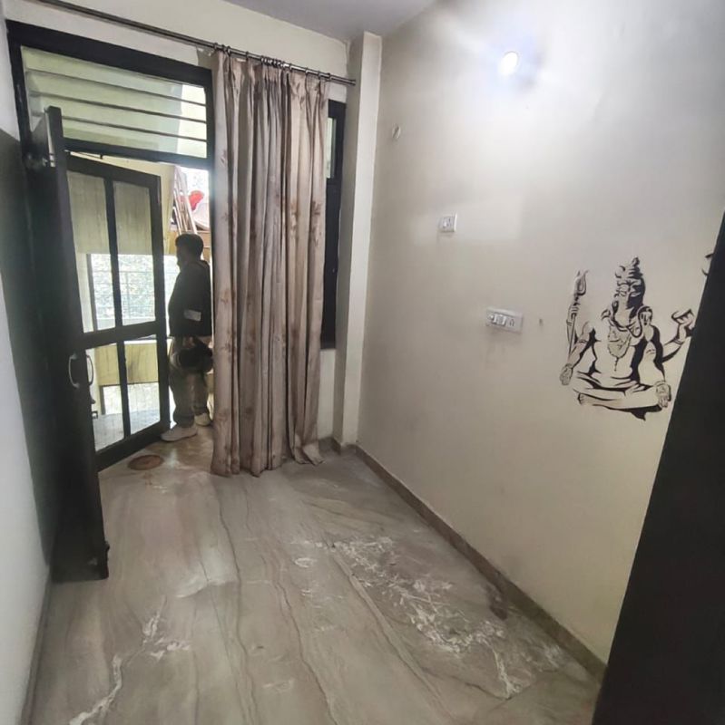 1 BHK + Extra Room Builder Floor For Rent in RWA Residential Society