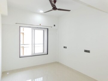 Room in 3 BHK Apartment at Goregaon West – for Rent