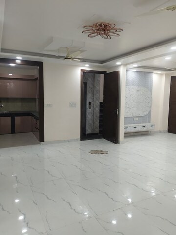 Room in 3 BHK Apartment at Malviya Nagar – for Sale