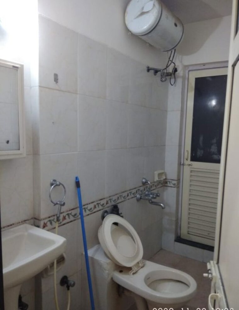 Bathroom, k-raheja-palm-spring 1 Bedroom 650 Sq.Ft. Apartment In Malad West Mumbai 9995815