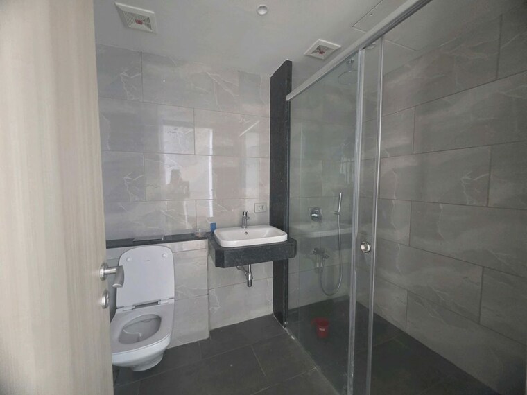 Bathroom, rustomjee-crown 4 Bedroom 2560 Sq.Ft. Apartment In Prabhadevi Mumbai 9995781