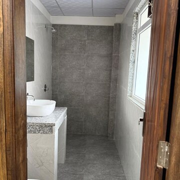 Bathroom in 1 BHK Builder Floor at Sector 27 – for Rent