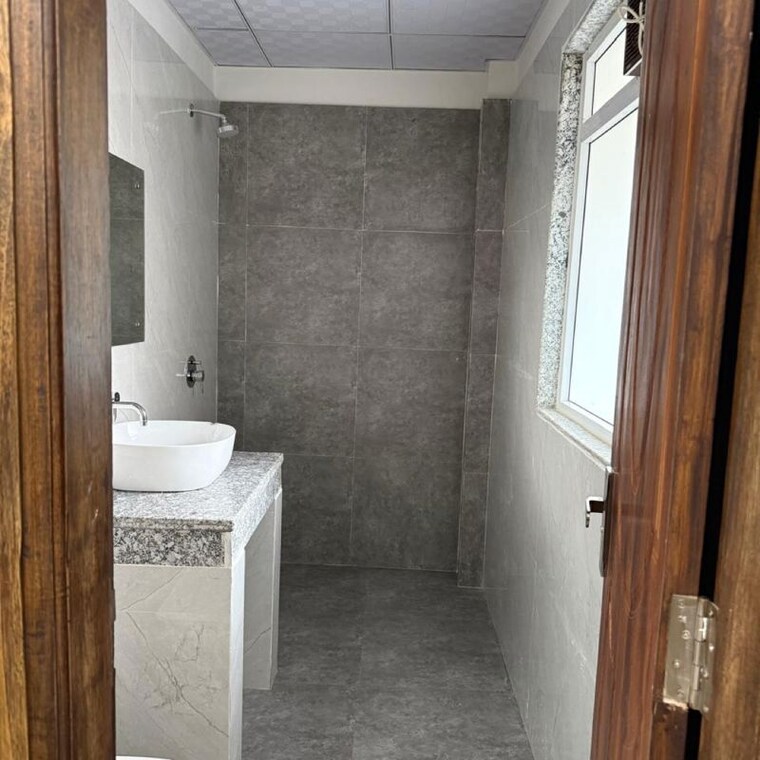 Bathroom, sector 27 1 Bedroom 900 Sq.Ft. Builder Floor In Sector 27 Gurgaon 9995486