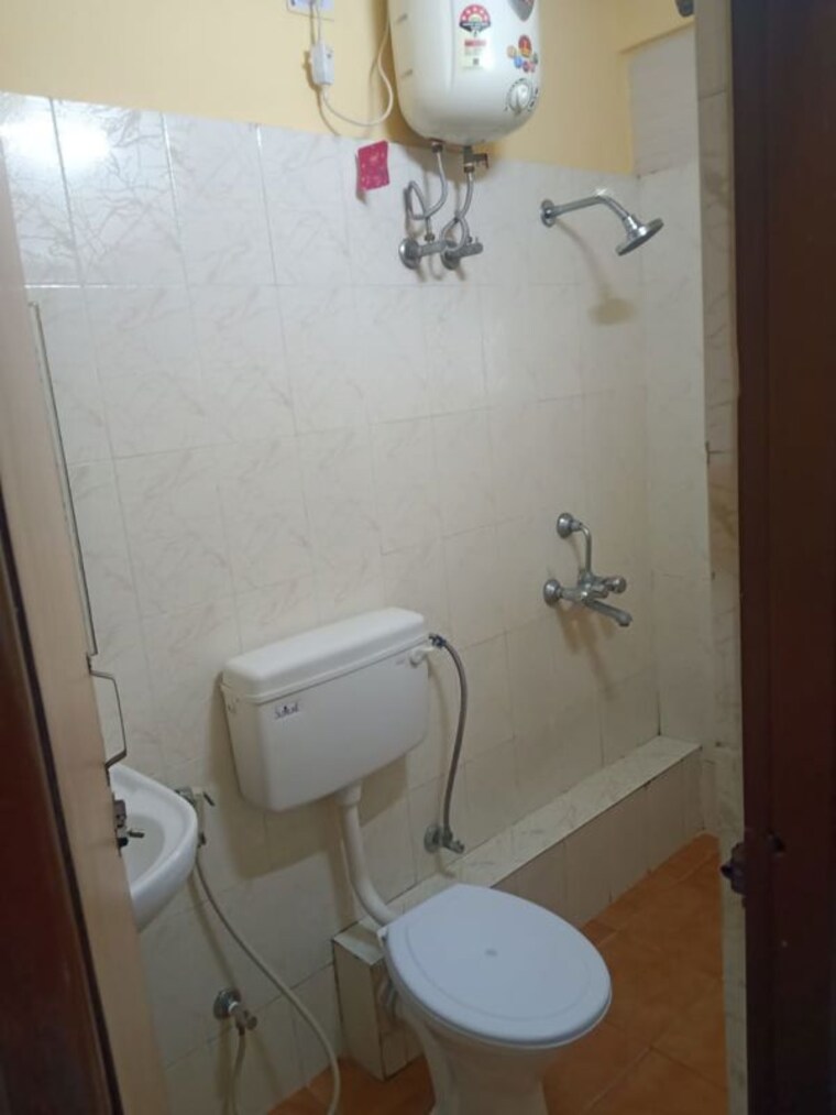 Bathroom, natural-haldiram-enclave 3 Bedroom 15000 Sq.Ft. Villa In Vip Road Kolkata 9995860