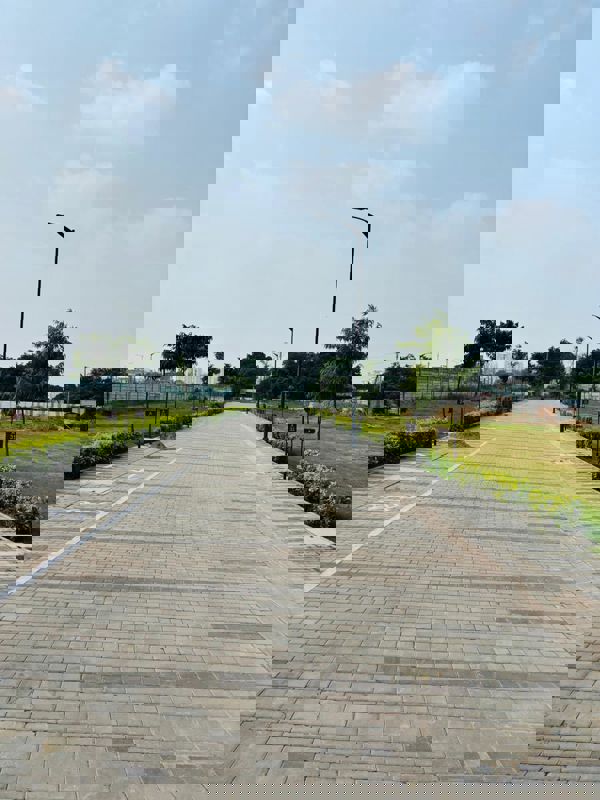  Plot – Garden View at BPTP Parkland Pride, Sector 77 - for Sale