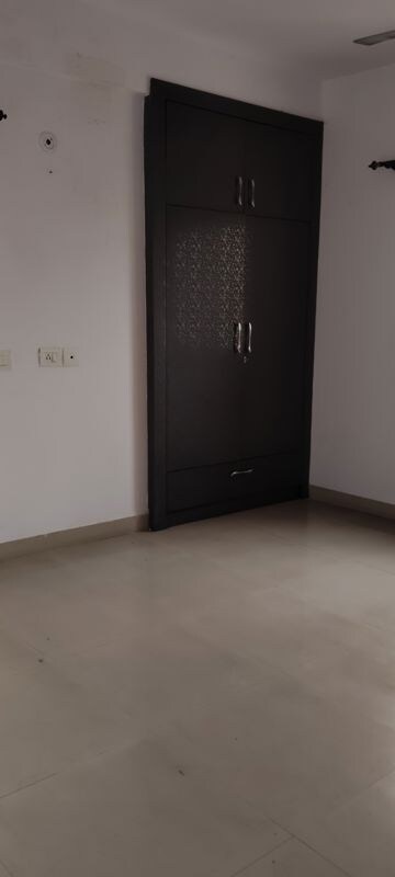 Room in 3 BHK Apartment at RPS Savana, Sector 88 – for Sale